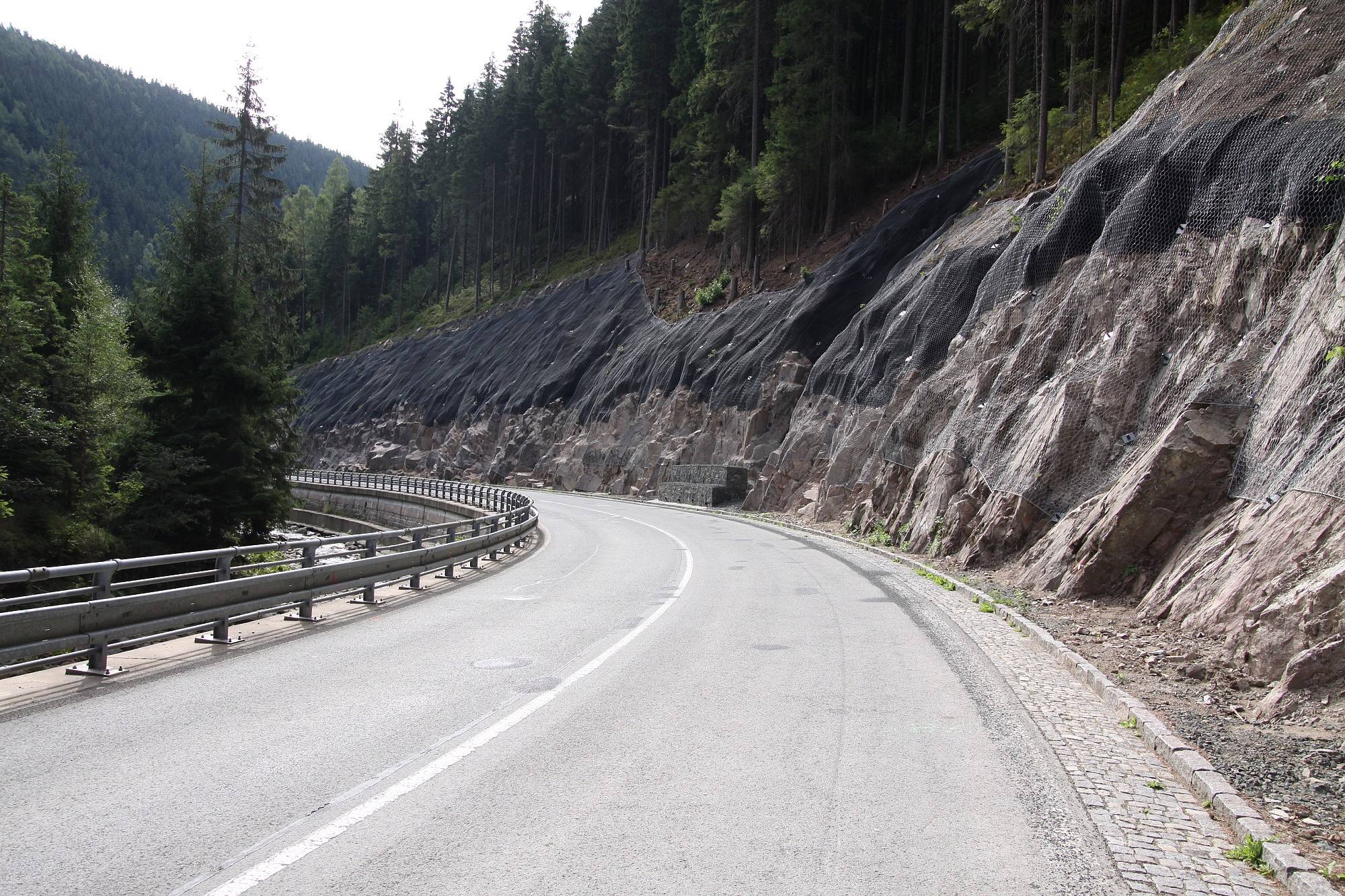 II/252 Temný Důl – Pomezní boudy – stabilization of rocky slopes, section Pod Červeným vrchem